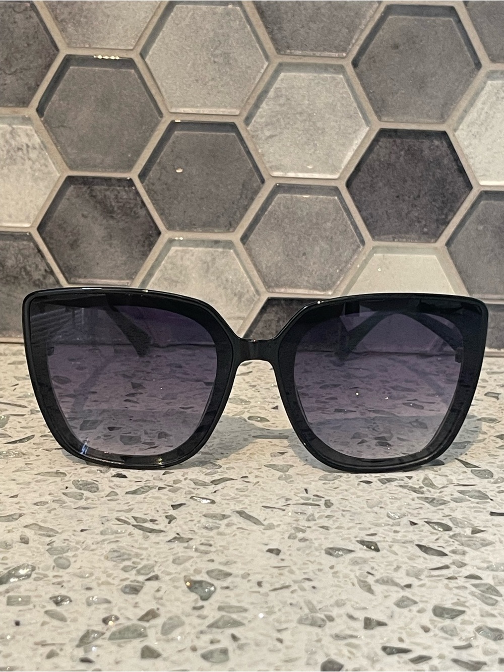 Vince Camuto Classic Oversized Black Gradient Women's Sunglasses